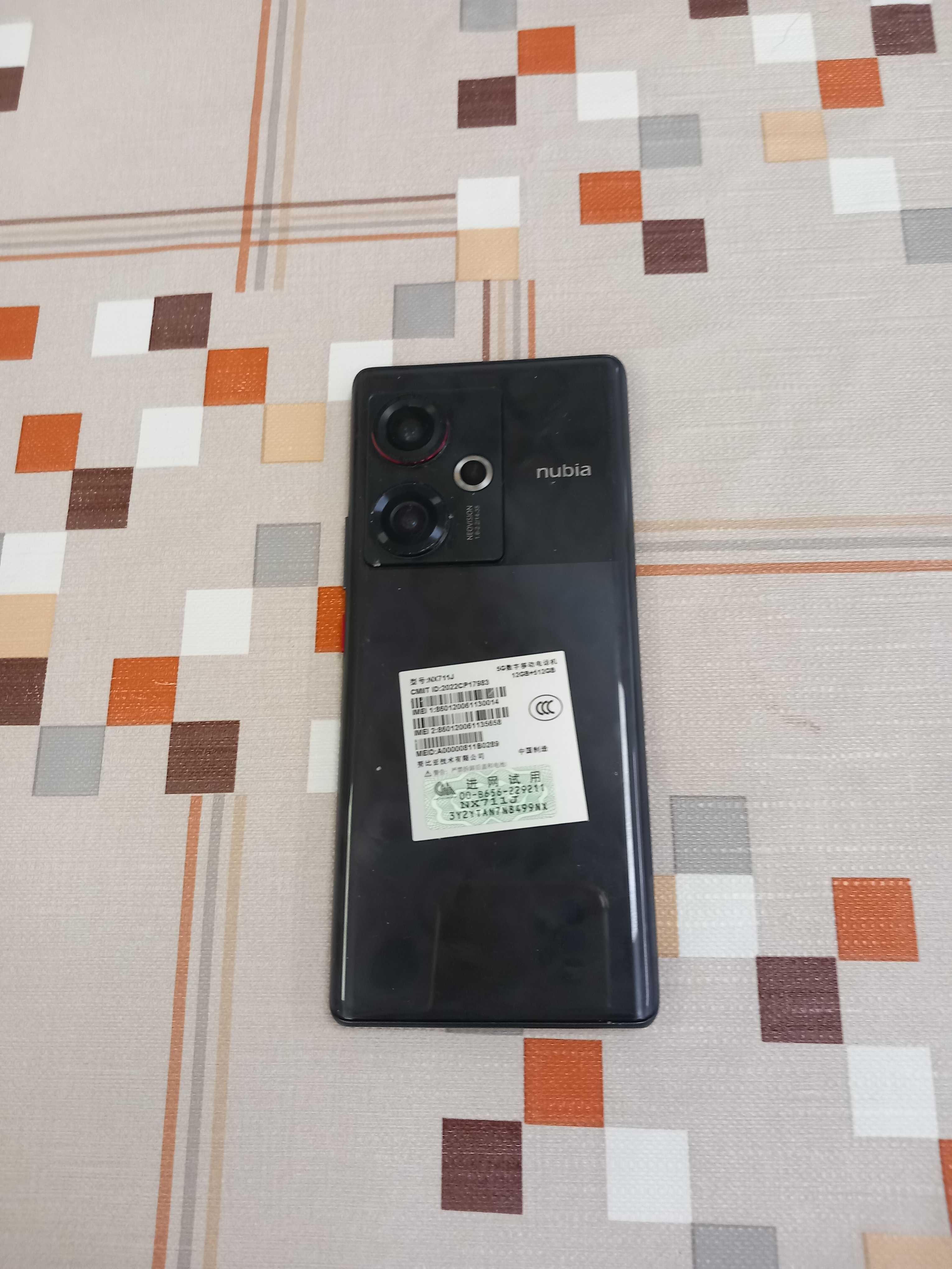 Продавам смартфон Nubia Z50