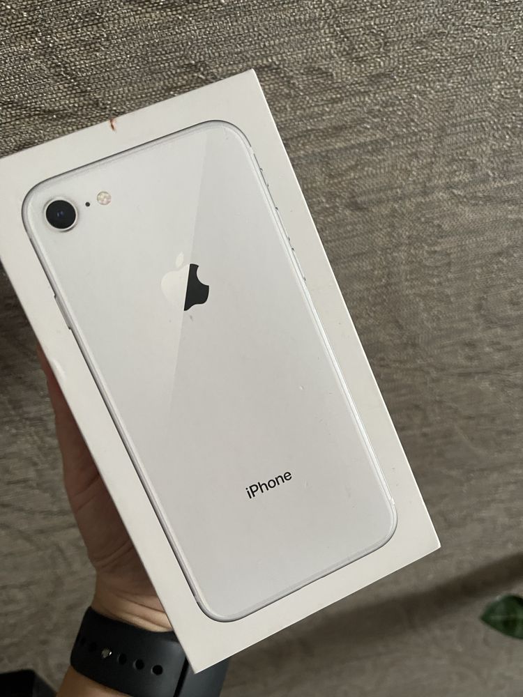 Iphone 8 256gb в отличном состоянии с коробкой