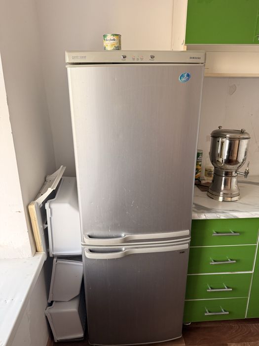 Холодильник Samsung