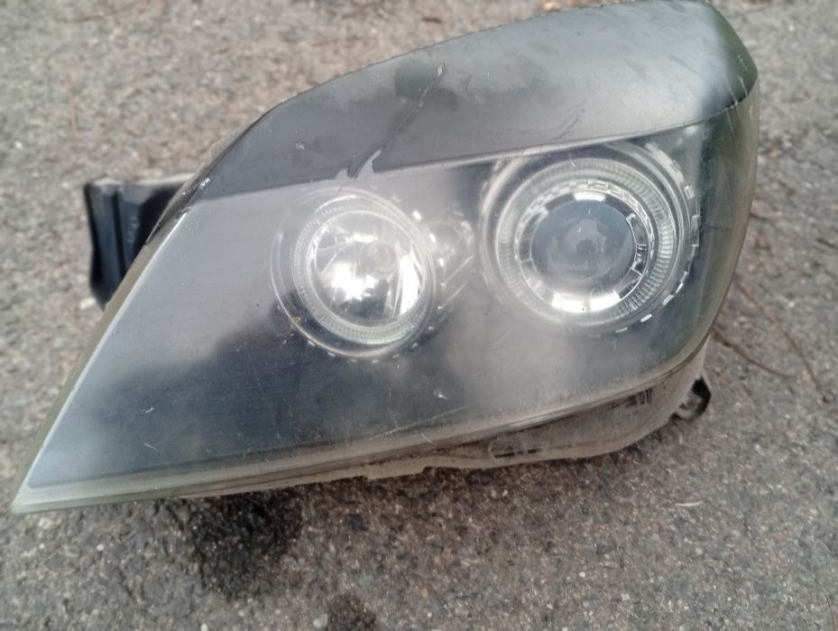Vând far Opel Astra h