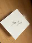 Нови слушалки Apple AirPods 4