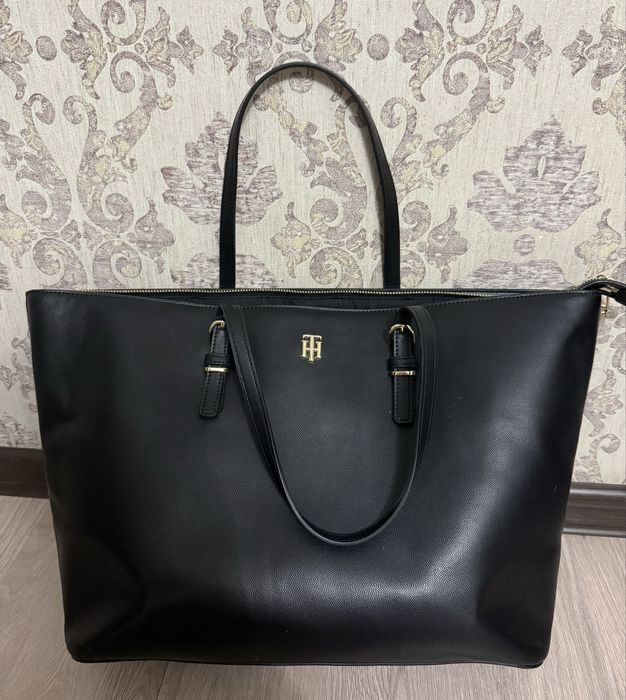Сумка от Tommy Hilfiger