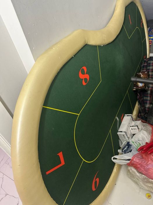 Продам очень качественный покерный стол на 8 слотов