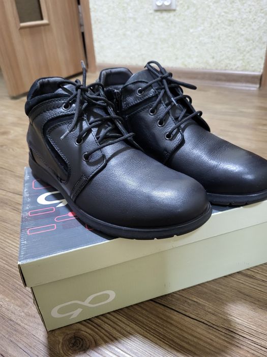 Продам ботинки зимние  43-44 р.