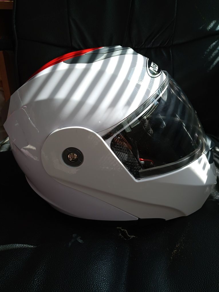 Каска за мотор с bluetooth.