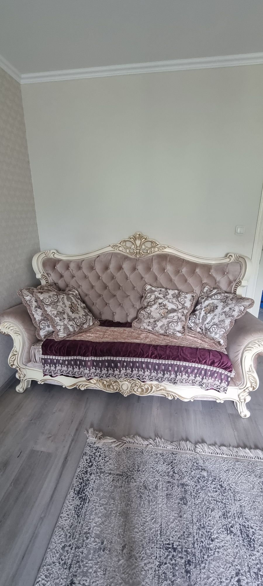 Продам диван в хорошем состояние