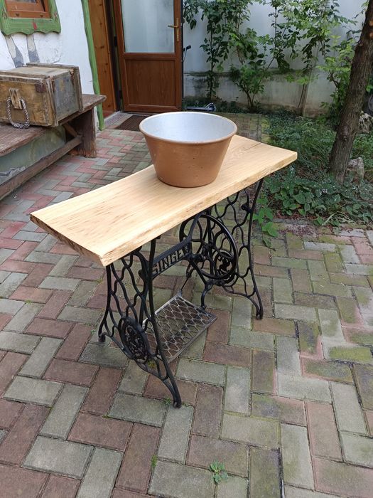 Lavoar baie , mașină de cusut