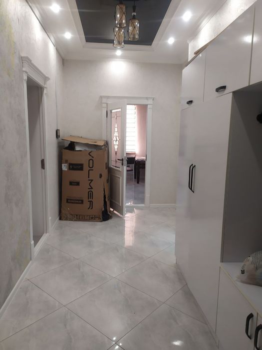 Vagzal qizil dom yaxshi oilaga beriladi. 3xonali yangi dom.