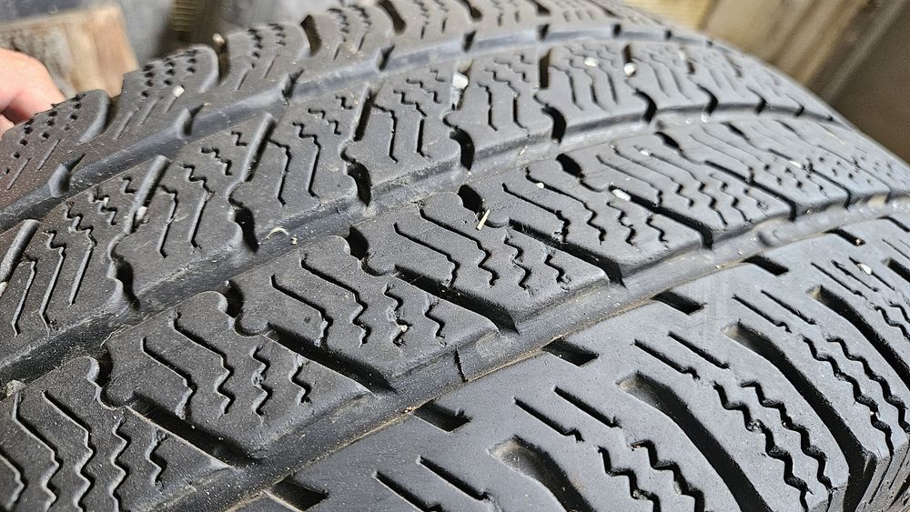 2бр гуми 225 65 16С дот 22 семперит