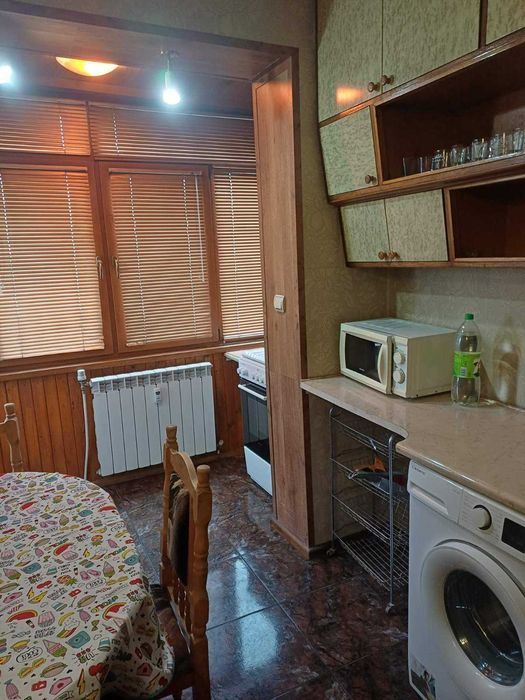 Двустаен апратамент, Медицински Университет