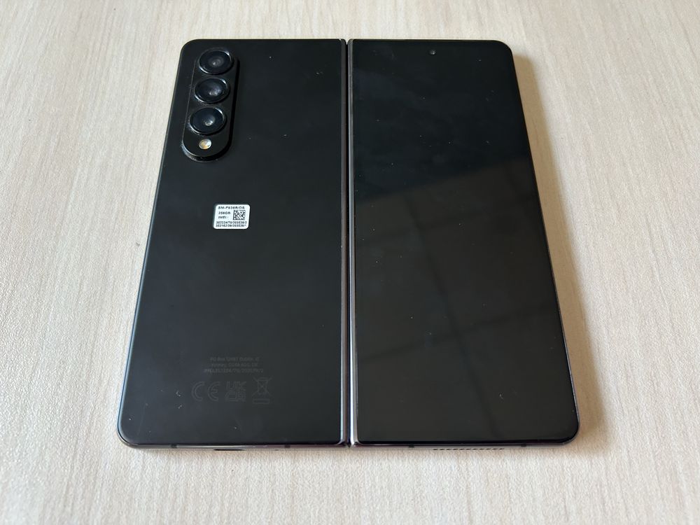 Продавам Samsung Galaxy Z Fold4 256/12GB