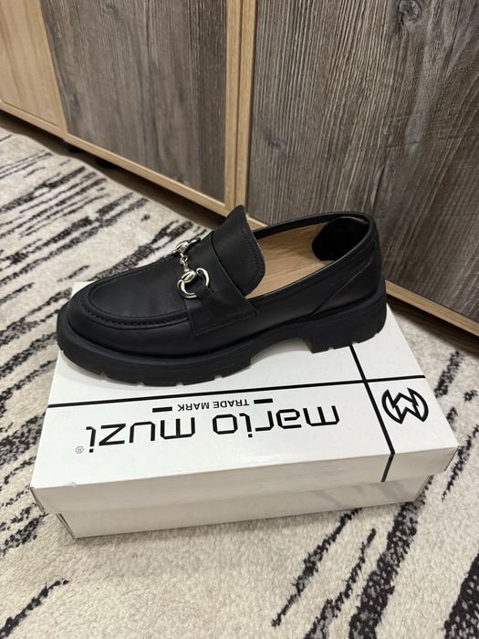 Продам лоферы размер 39