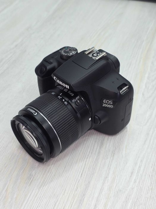 Камера Canon EOS 2000D