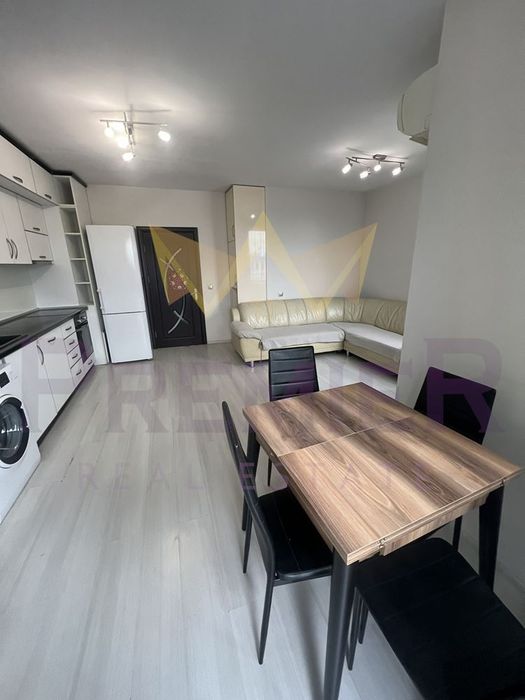 Дава се под наем Двустаен апартамент в Варна, Цветен квартал - 80 кв.м за 561 € - Снимка #3