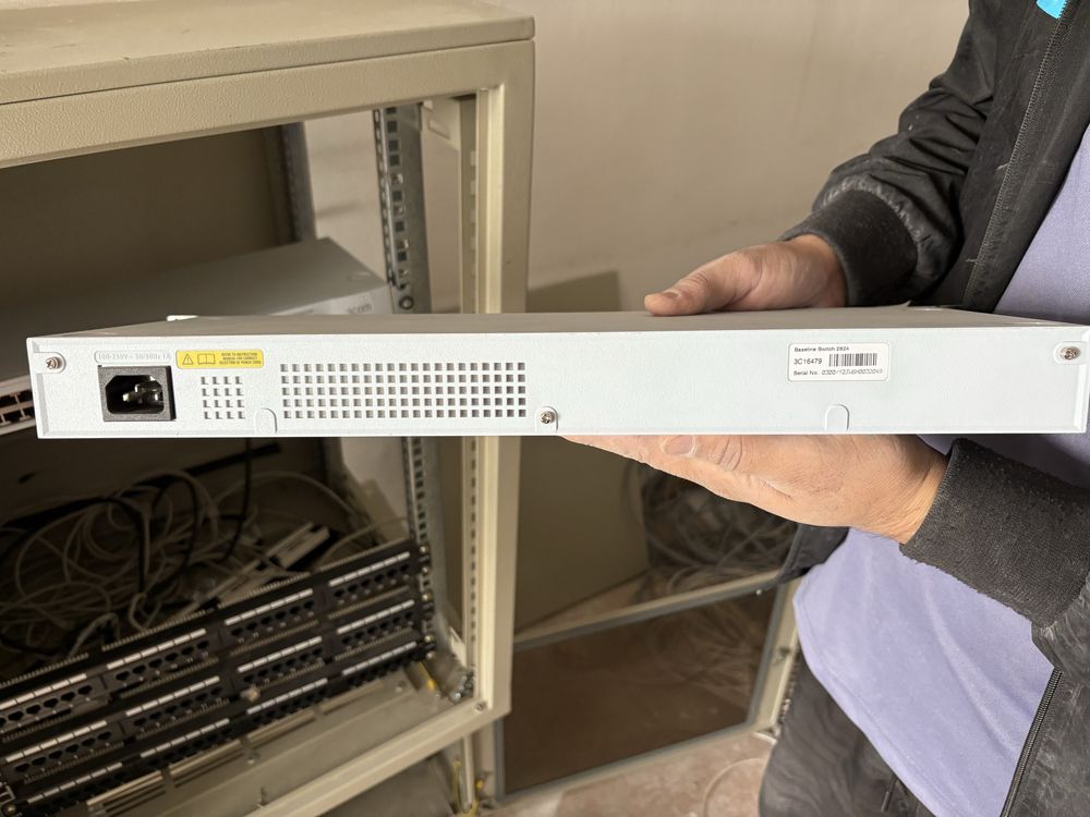 3Com Baseline Switch 2924-SFP Plus (модель 3CBLSG24)