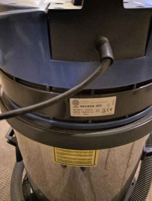 Двумоторна перяща прахосмукачка NEVADA