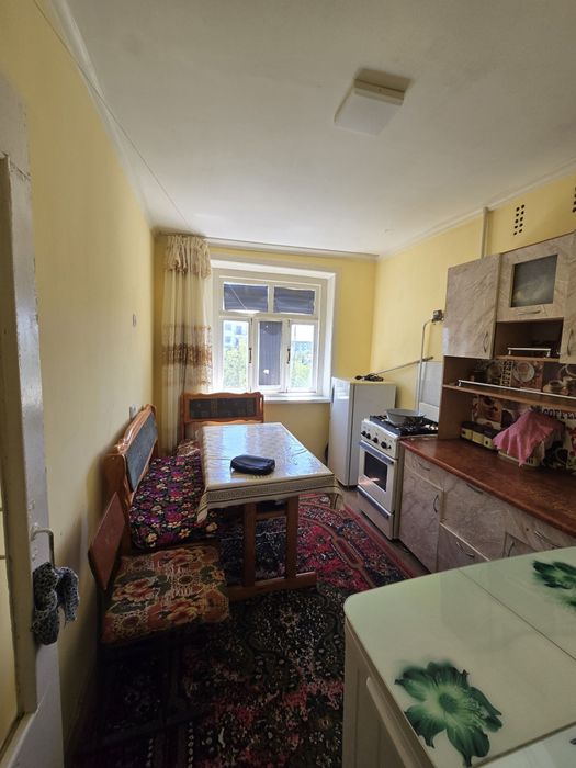 3 xonali kvartira sotiladi