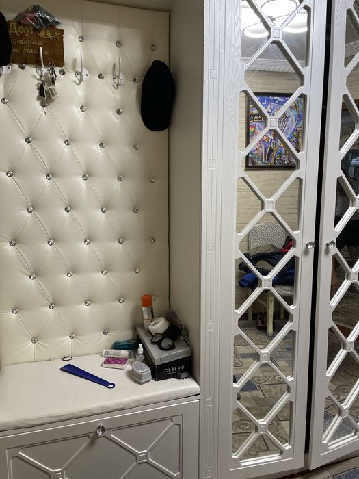 Прихожий шкаф в отдичном состоянии двухдверный с обувницей,есть торг