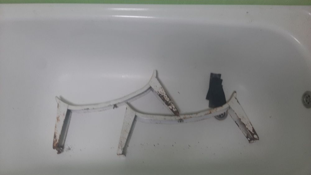 Ванна бу  нужна отмыть железная