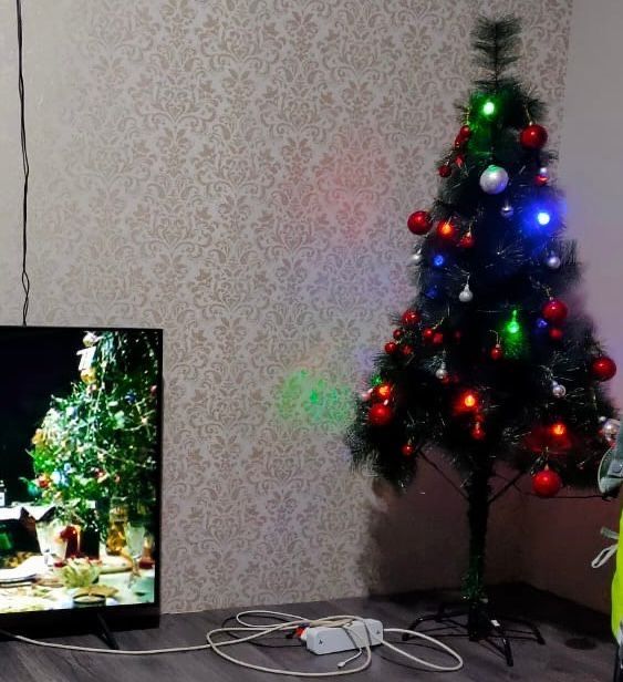 Продам елку в отличном состоянии