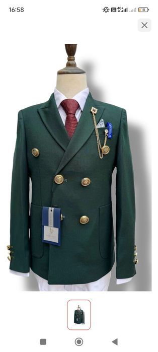 Роскошный костюм изумрудного цвета