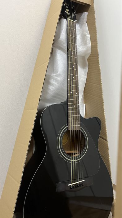 Yamaha FS 100C, цвет-черный