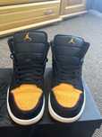 Jordan 1 mid Black/Orange
