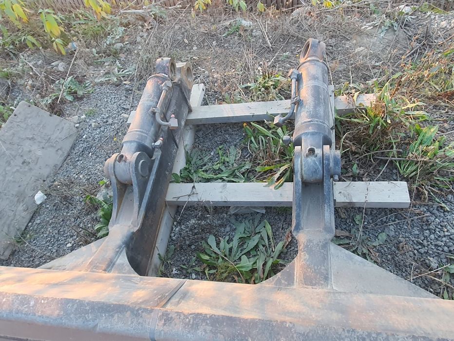 Vand lama pentru excavator cu senile 14-16 tone an 2013