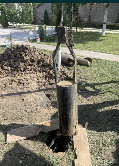 Execut foraje puturi de mica și mare adâncime