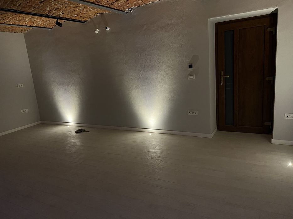 Vand apartament 2 camere cu spatiu comercial