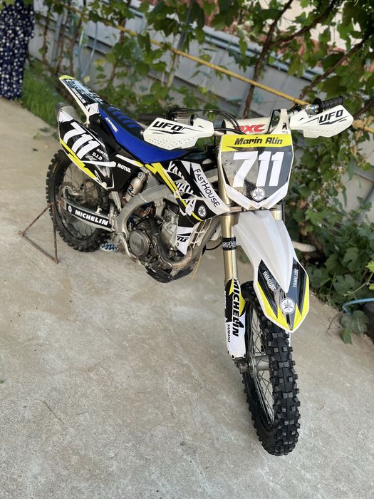 Vând cross yamaha