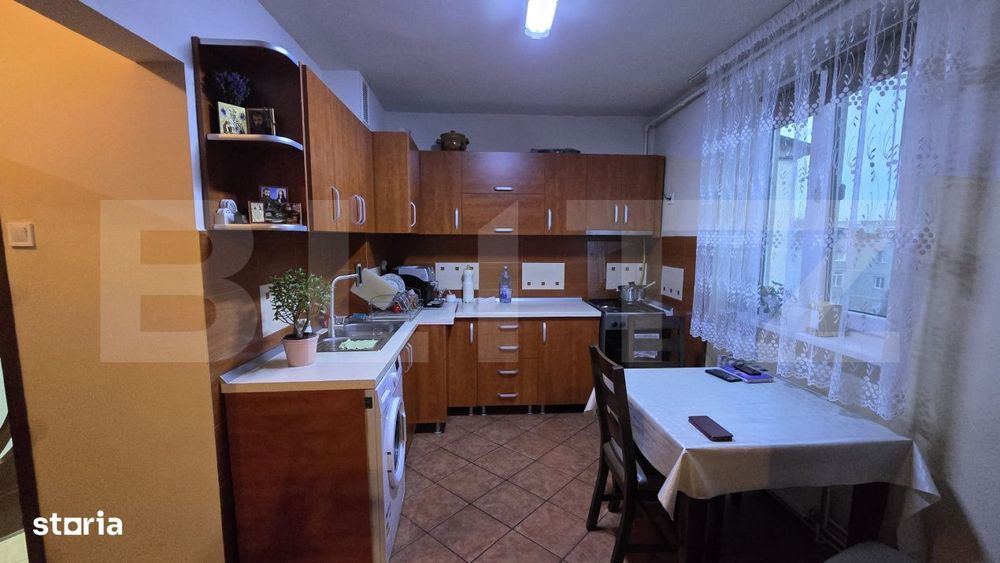 apartament de vanzare, cu 3 camere, 66 mp, zona Burdea