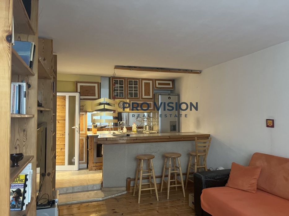 Тристаен апартамент в района на Спортна зала