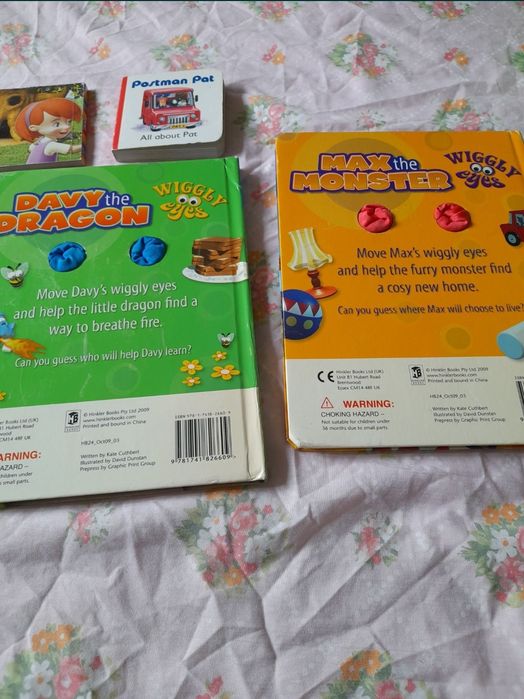 set de 3 carti engleza  povesti personaje comice cu ochi