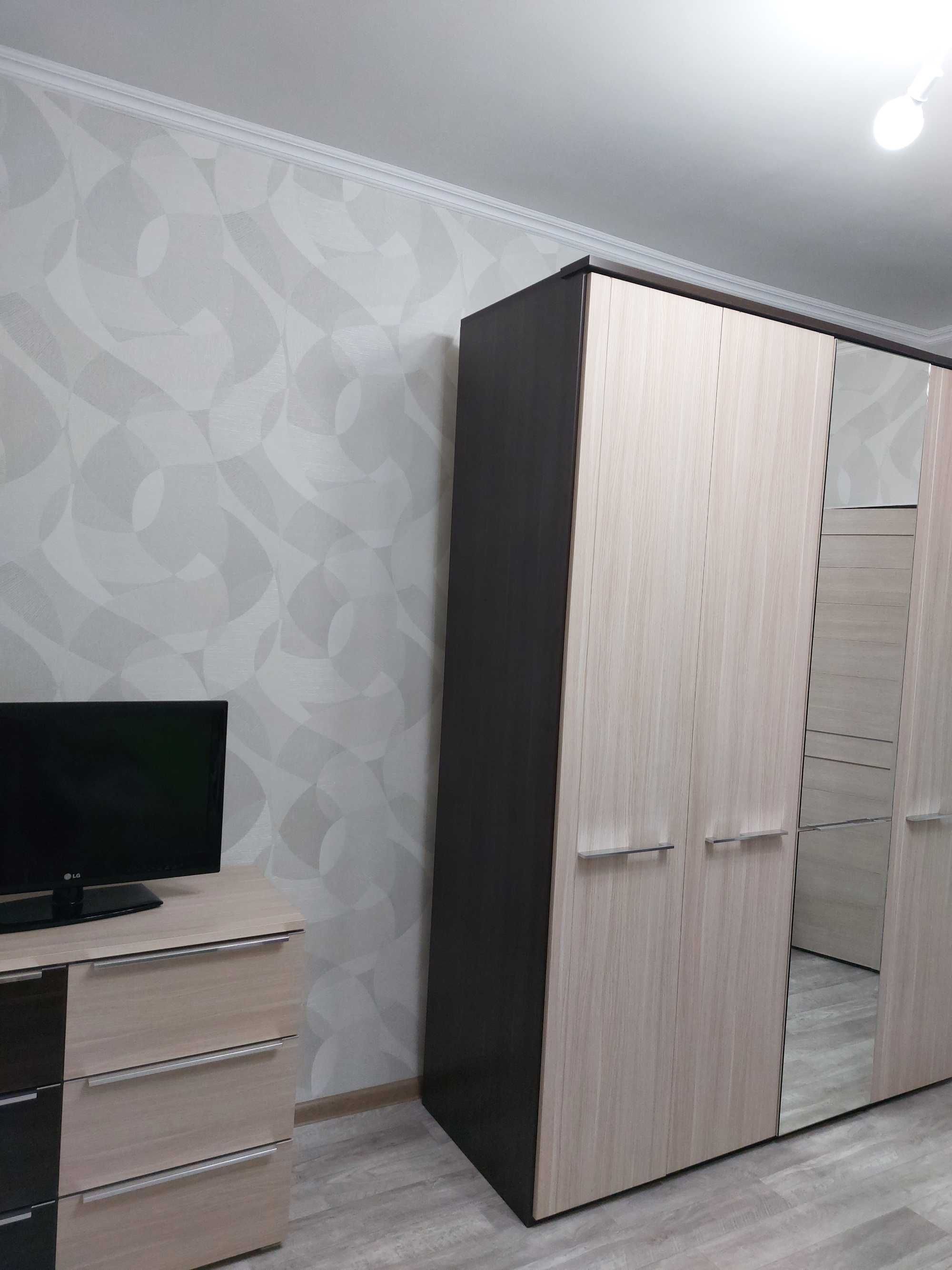 Продаются шкаф, комод и кровать в отличном состоянии