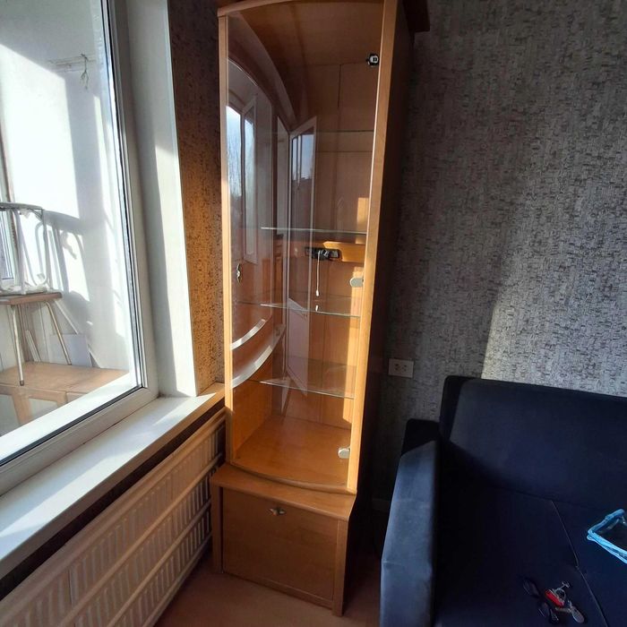 Мебель шкафы, комод, диван.