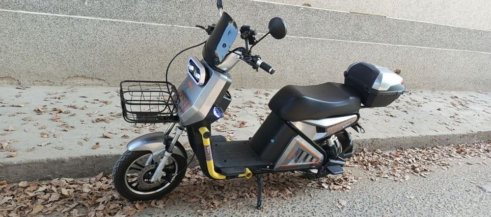 Скутер  электронный модель Ridek.