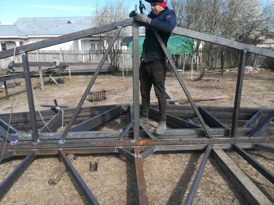 Vand hale metalice și ferme pentru diverse construcția