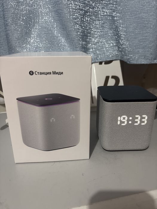 Яндекс колонка Алиса миди.