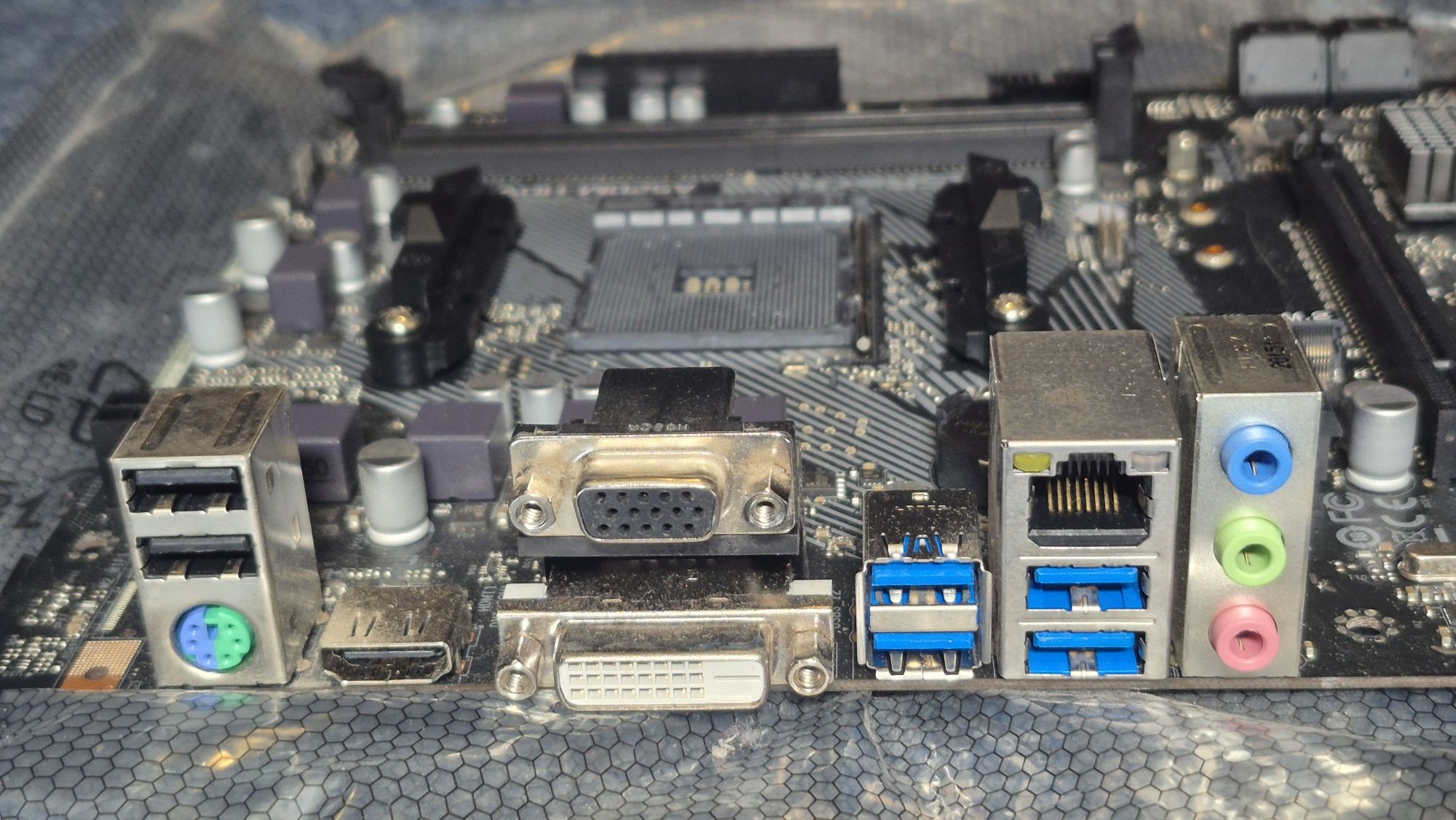 Дънна платка ASRock A520M-HDV / AM4 / DDR4