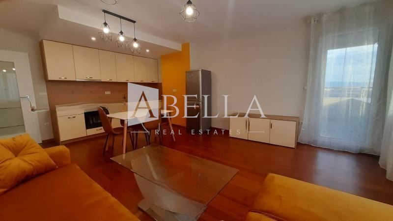 Продава се Тристаен апартамент в София, Обеля 1 - 110 кв.м за 2582 €/кв.м - Снимка #1