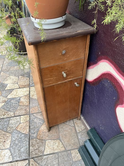 Dulapior vechi din lemn/PAL perfect pentru atelier/reconditionare
