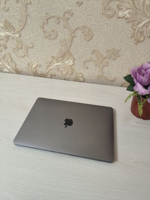 Apple Macbook  M2 Pro Touch Bar