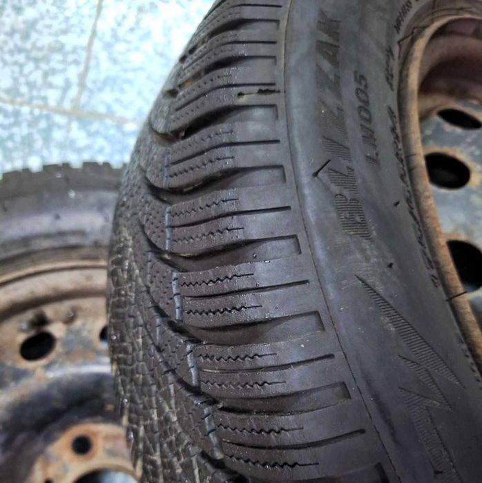 Зимни гуми Bridgestone 175/65 R14 с джанти за Peugeot 306 - 2 броя
