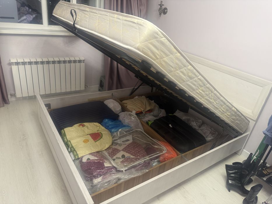 Кровать с встроенным шкафом , открывающийся механизм