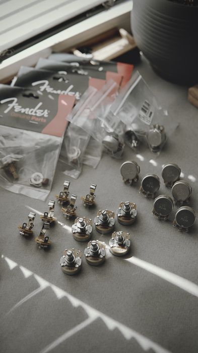 Комплектующие и запчасти для гитар