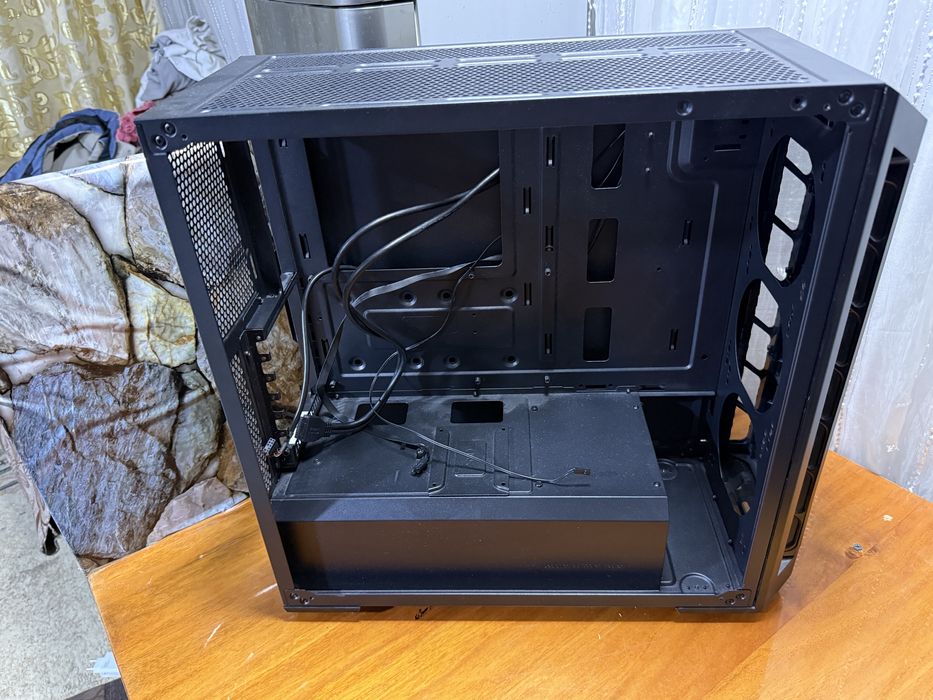 Продаю кейс для компьютер