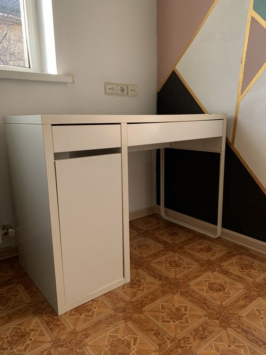 Письменный стол из Икеи