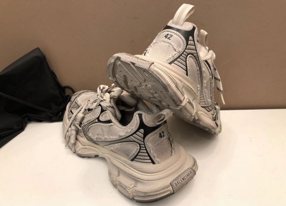 Balenciaga nr:42  2600Ron