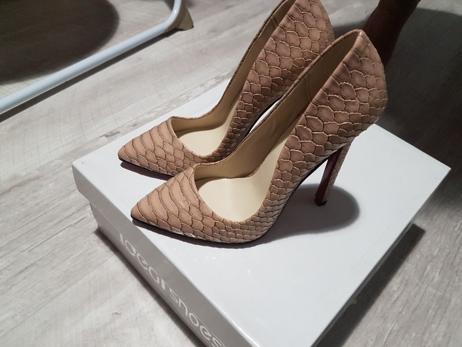 Vand pantofi/ghetute toc cui,noi.